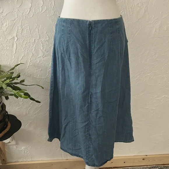 Loft Denim Blue Women's Skirt Size 6
Length - 27 inches - Picture 2 of 3